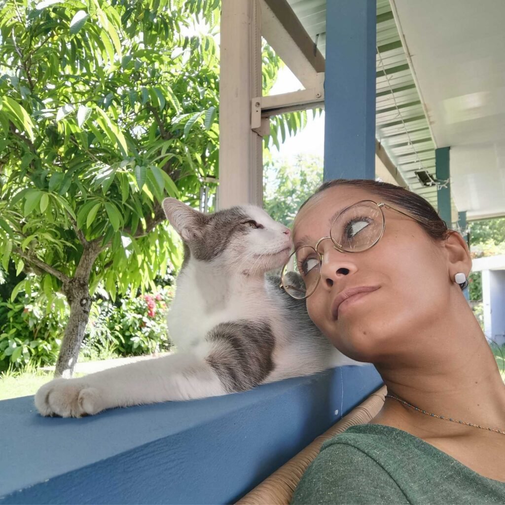 Photo portrait de Laura gérante pension pour chats familiale Saint-Pierre 974
